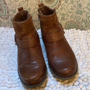 Brown Earth Origins leather ankle boots. Size 8 1/2.
